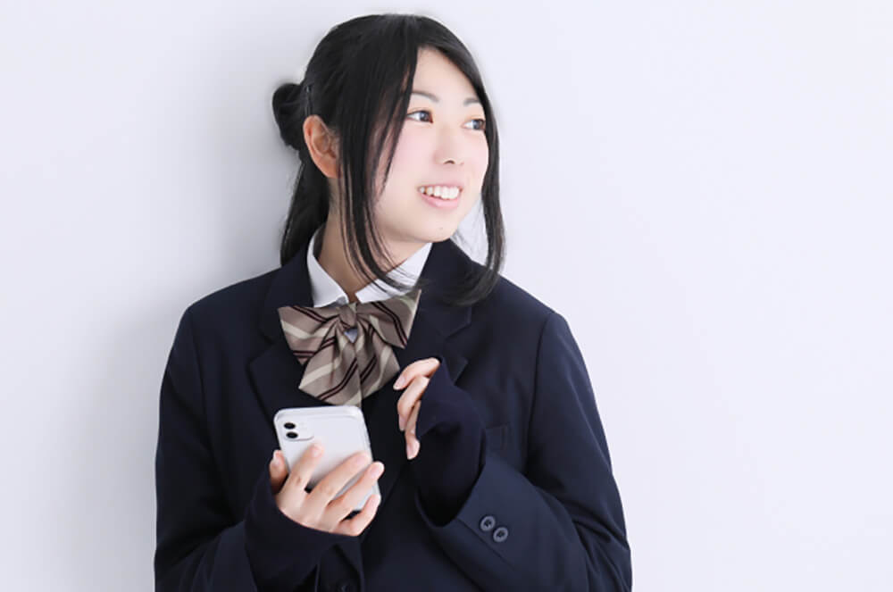 入学してワクワクな女子高生