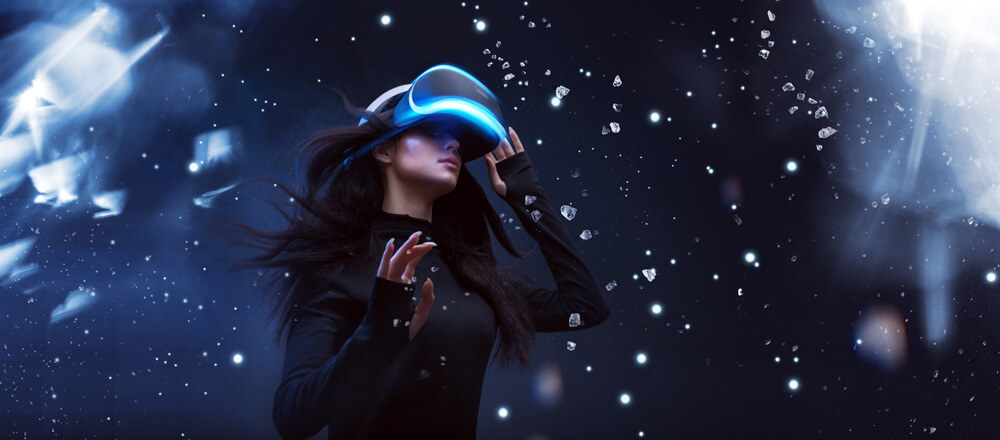 VRゴーグルを覗くと仮想空間に飲み込まれる
